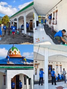 Demokrat Halsel Gerakkan Warga, Bersihkan Masjid Desa Kaireu